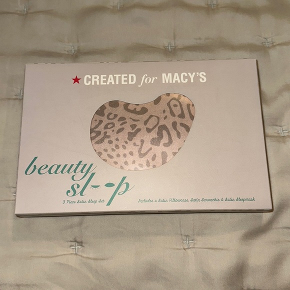 New Macy’s 3 Piece Satin Sleep Set - Satin Pillowcase, Scrunchie, and Sleepmask - Picture 2 of 9